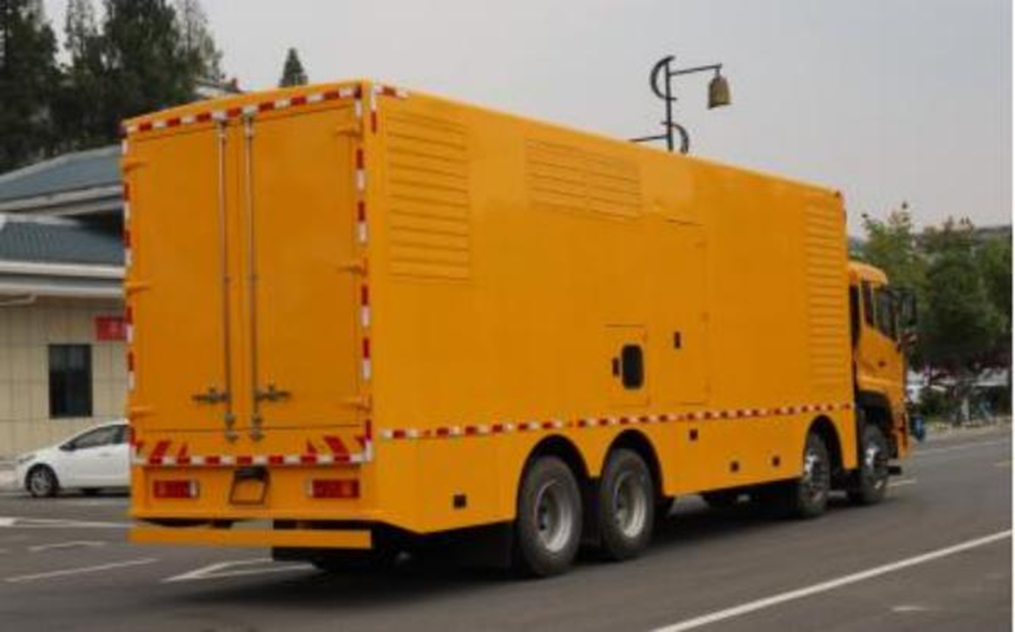 東風(fēng)天龍前四后八電源車1000KW