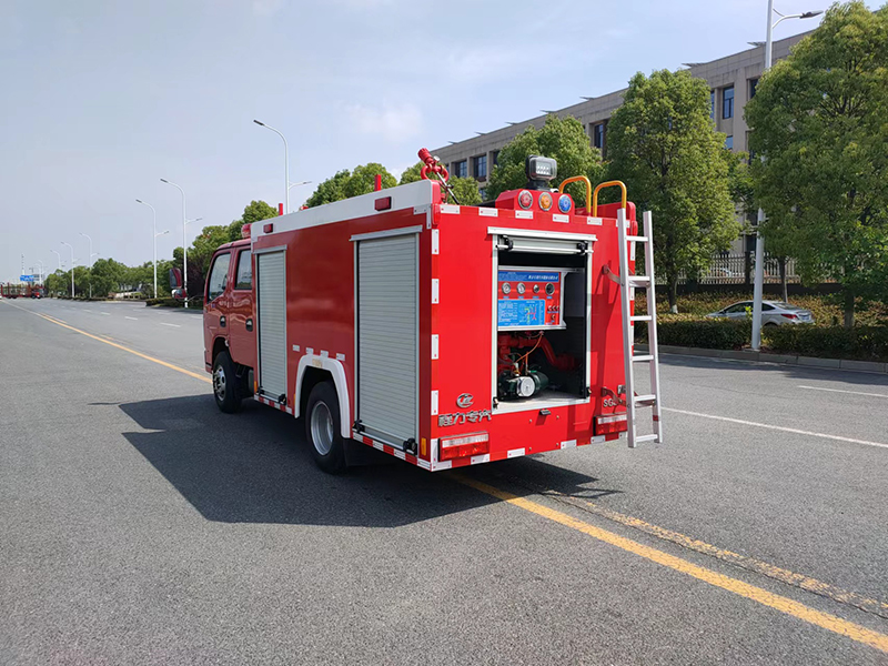 東風(fēng)2噸水罐消防車