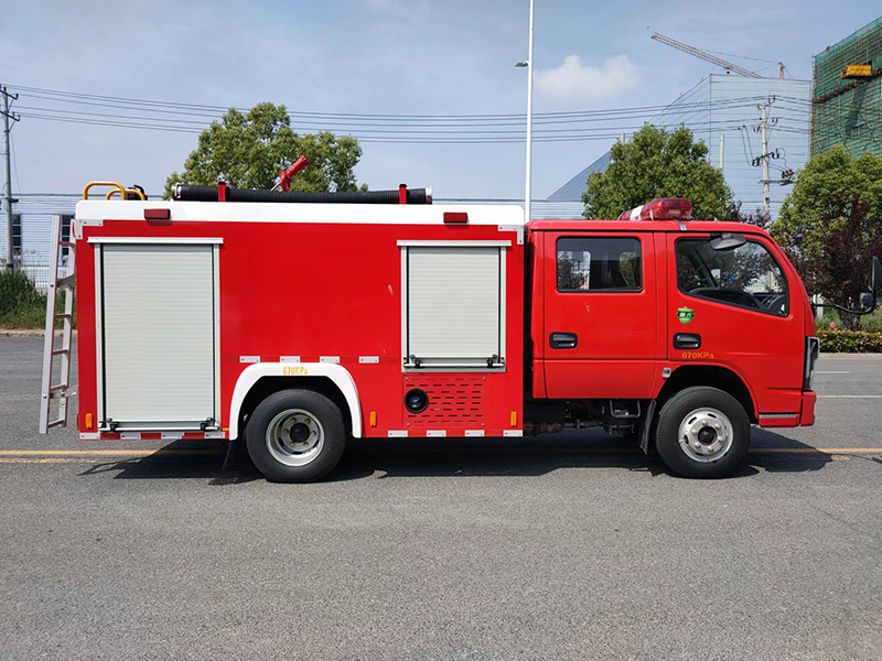 東風(fēng)2噸水罐消防車