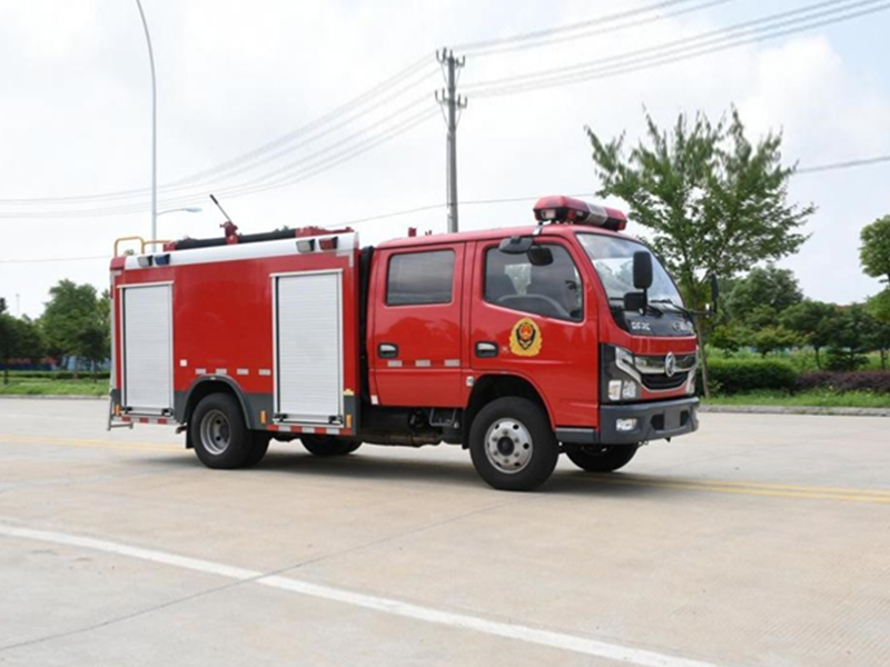 2.5噸  國(guó)六  東風(fēng)小多利卡水罐消防車  外露罐