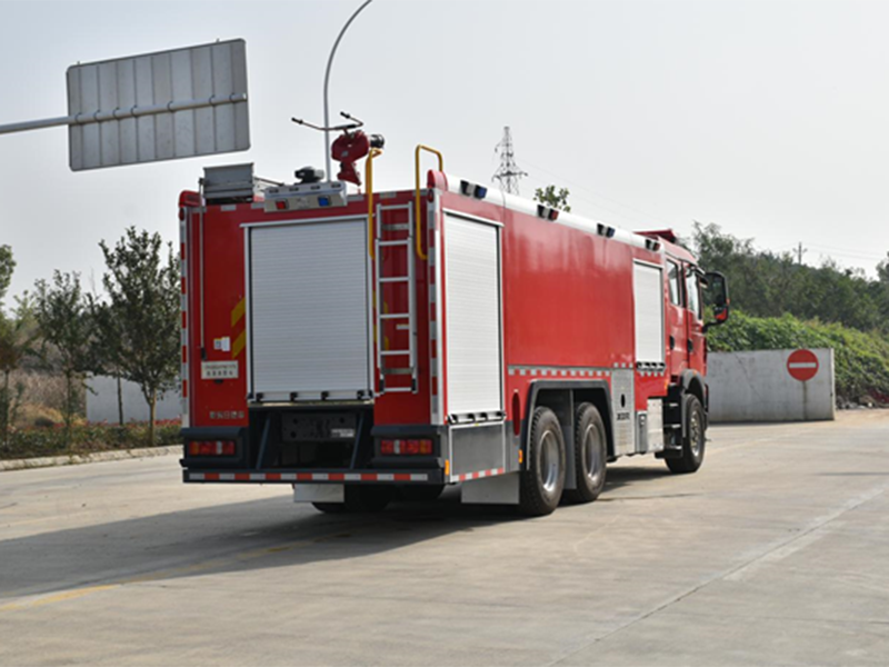 17.0噸  國六  豪沃TX7后雙橋泡沫消防車